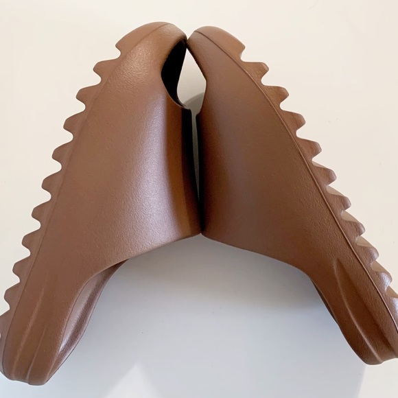 Adidas ❌SOLD🎁Yeezy Slide Flax Mens 10 NEW - Picture 3 of 7